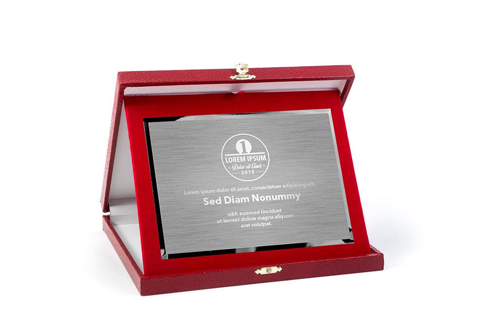 Piros bőr hatású plakett kombináció