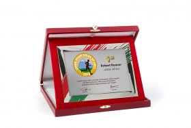 Piros bőr hatású plakett kombináció