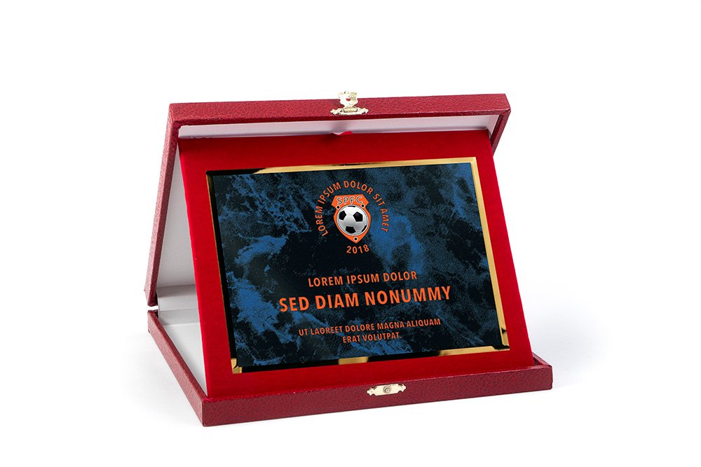 Piros bőr hatású plakett kombináció